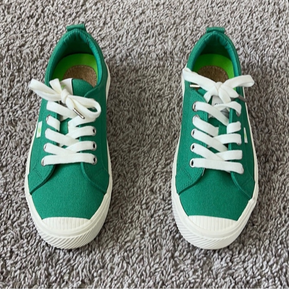 Cariuma sneakers